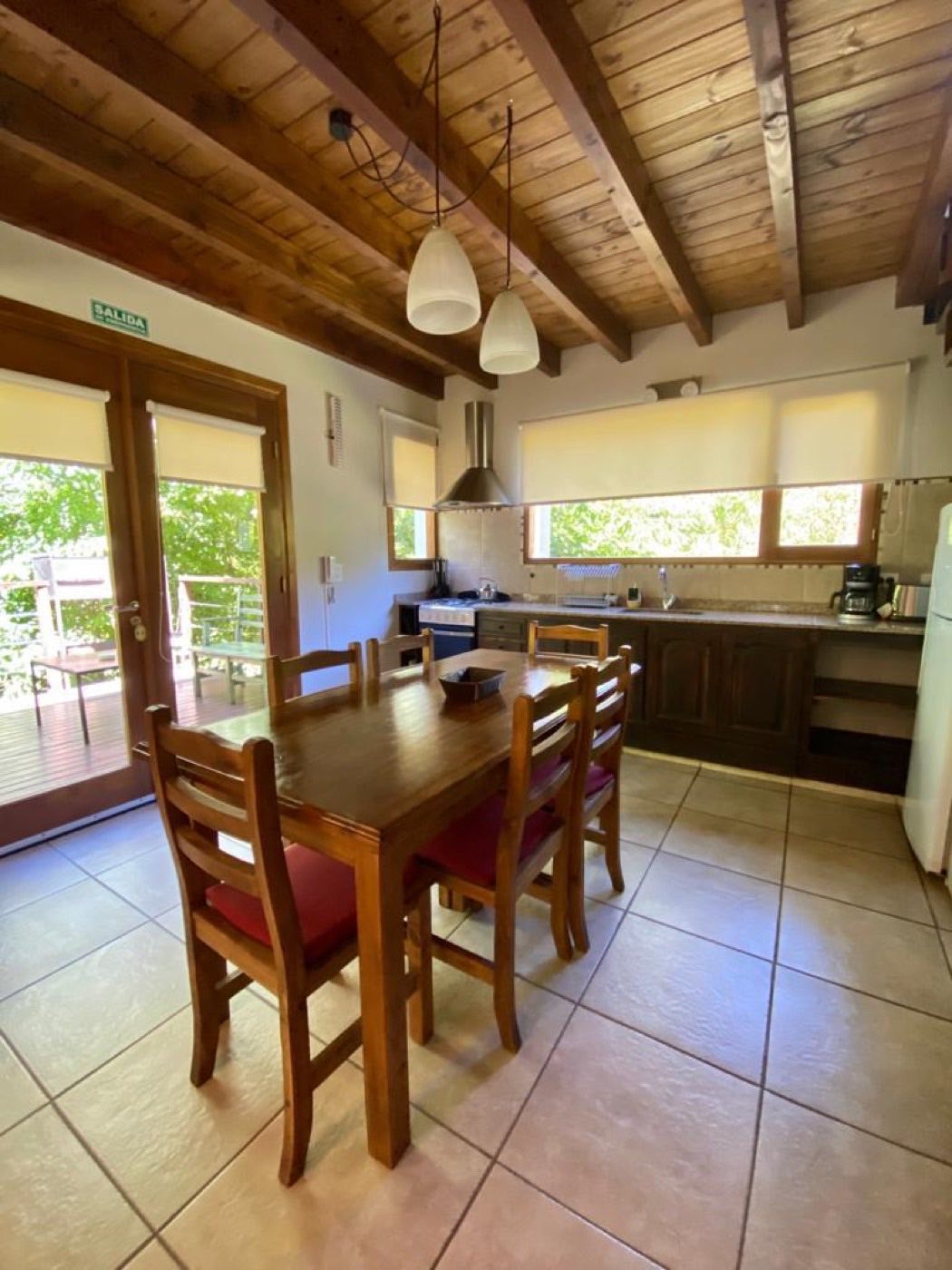 Cocina y comedor de la cabaña de 6 personas